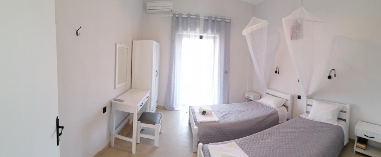 Makis Apartments Арилас Екстериор снимка