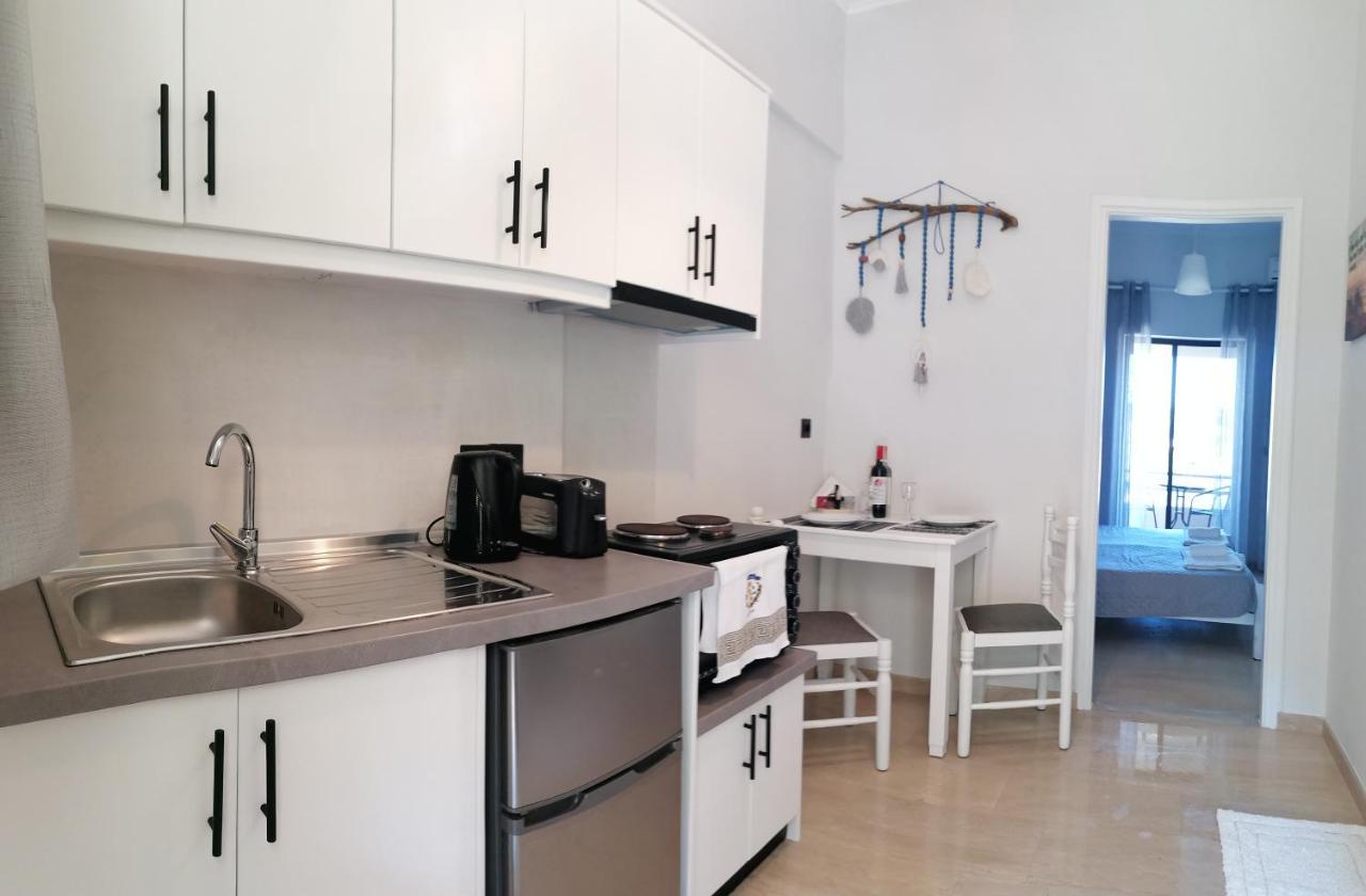 Makis Apartments Арилас Екстериор снимка