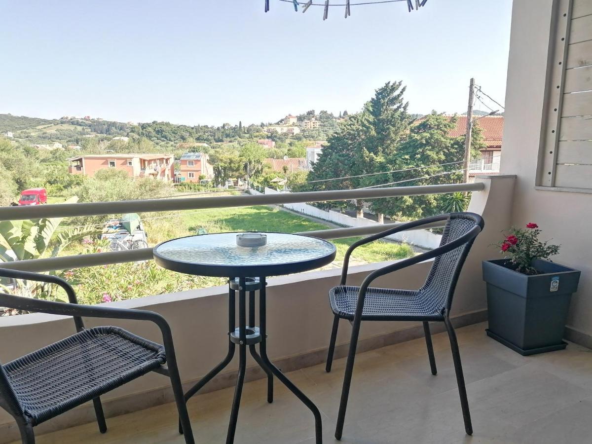 Makis Apartments Арилас Екстериор снимка
