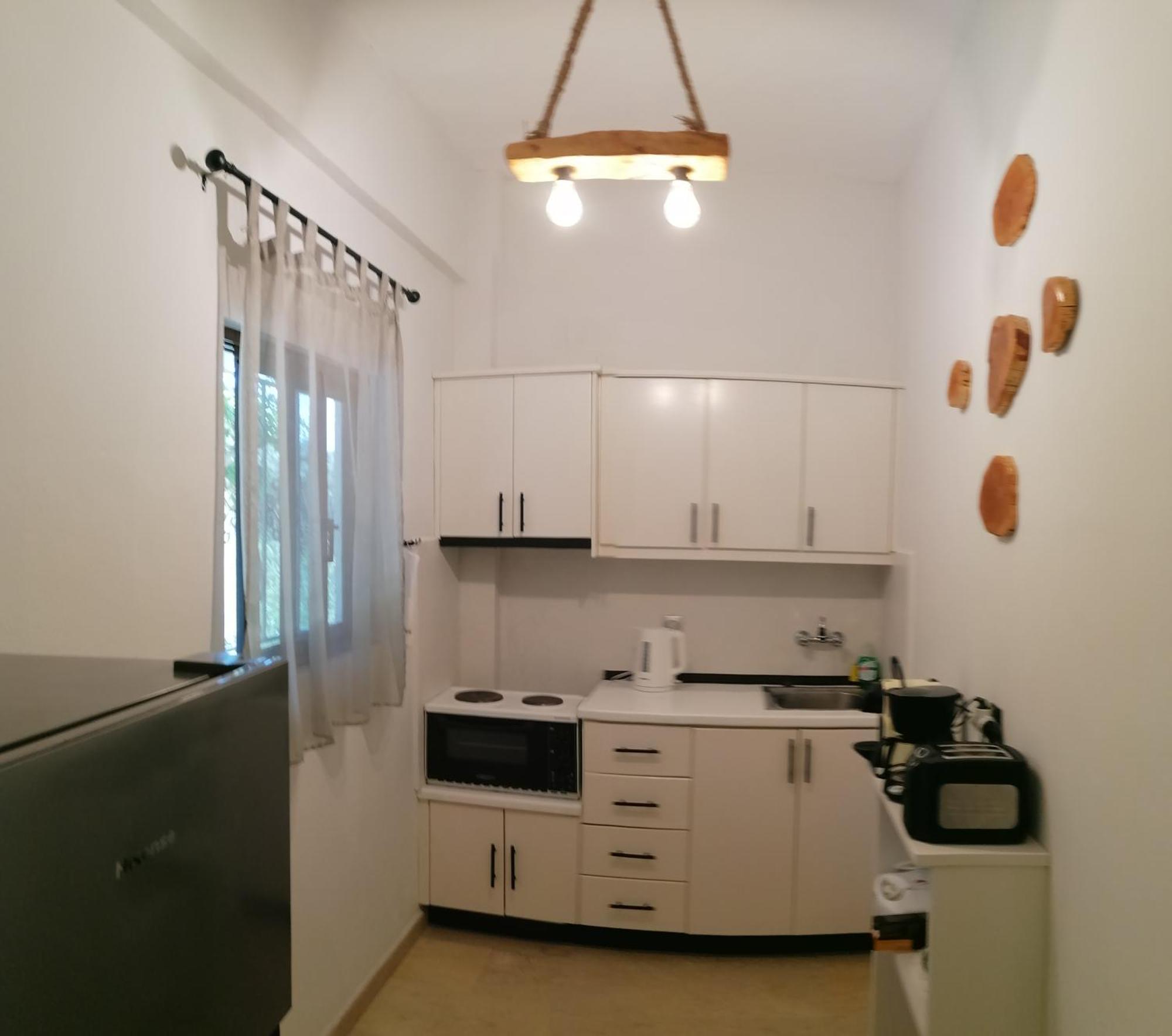 Makis Apartments Арилас Екстериор снимка