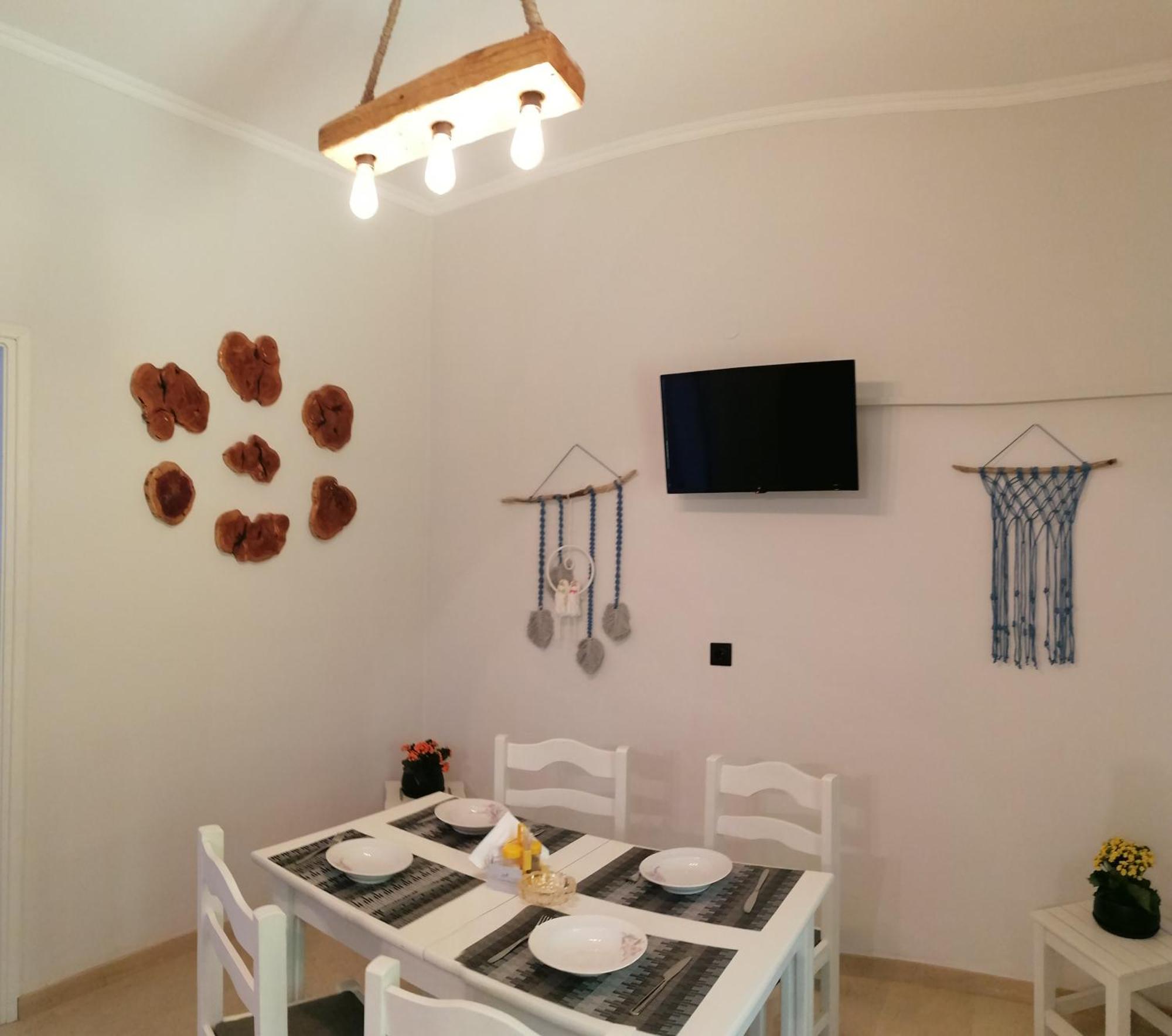 Makis Apartments Арилас Екстериор снимка