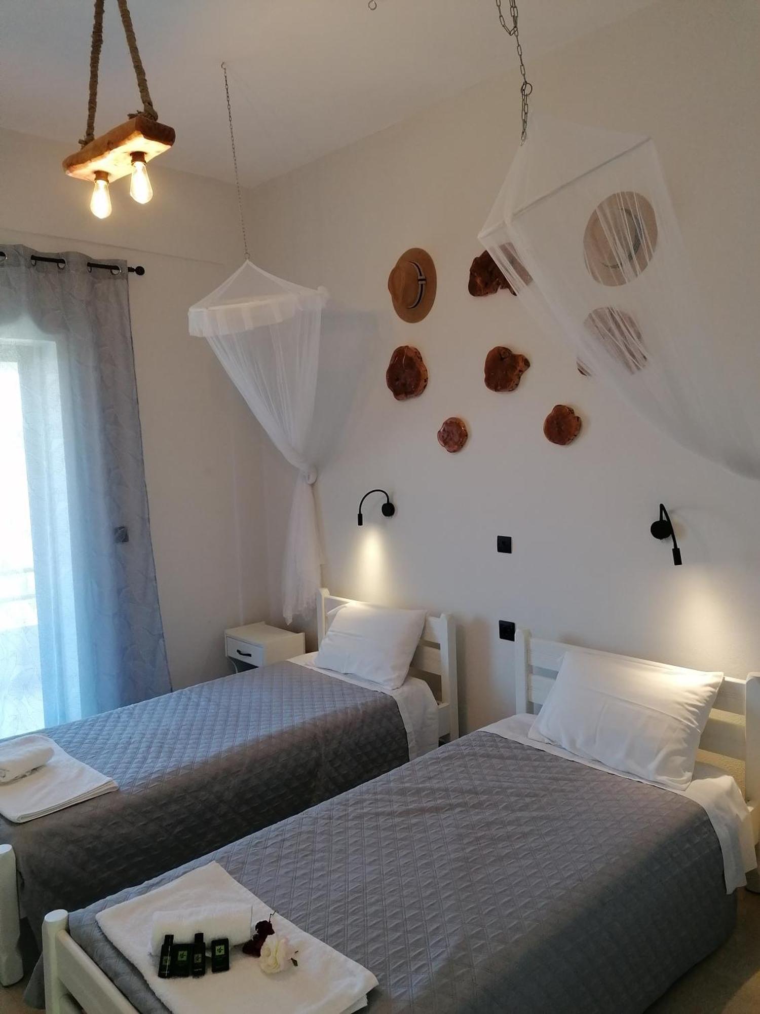 Makis Apartments Арилас Екстериор снимка