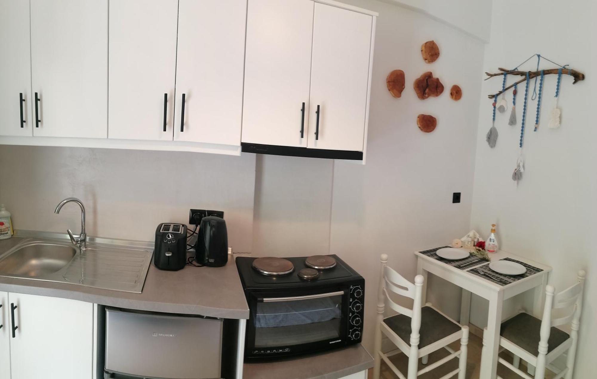 Makis Apartments Арилас Екстериор снимка