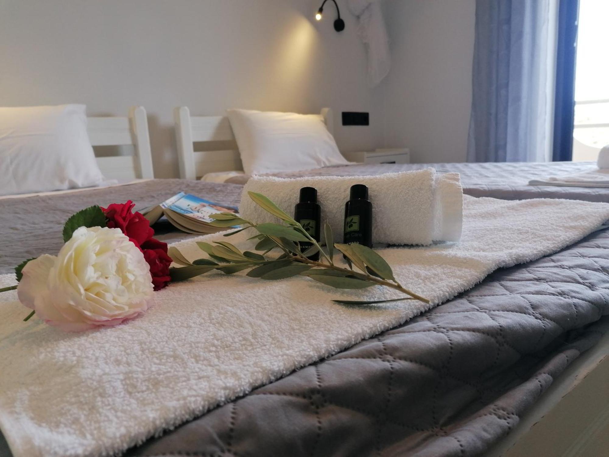 Makis Apartments Арилас Екстериор снимка